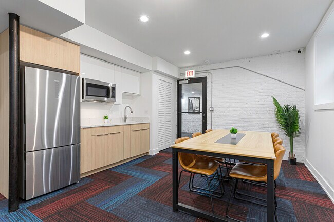 Building Photo - 1552.5 W Juneway Terrace