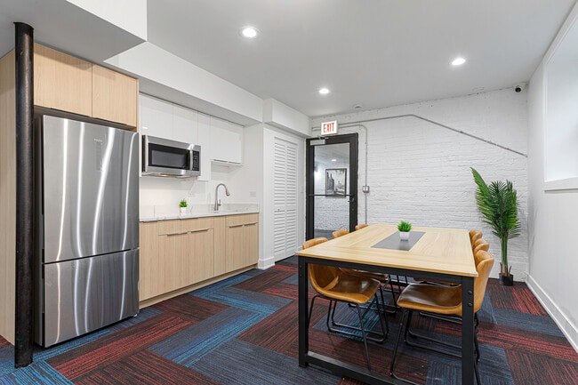 Building Photo - 1558.5 W Juneway Terrace