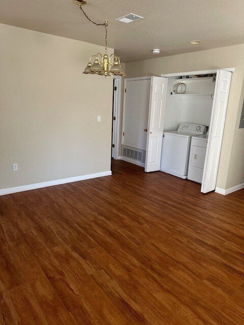Building Photo - 5225 White Willow Dr