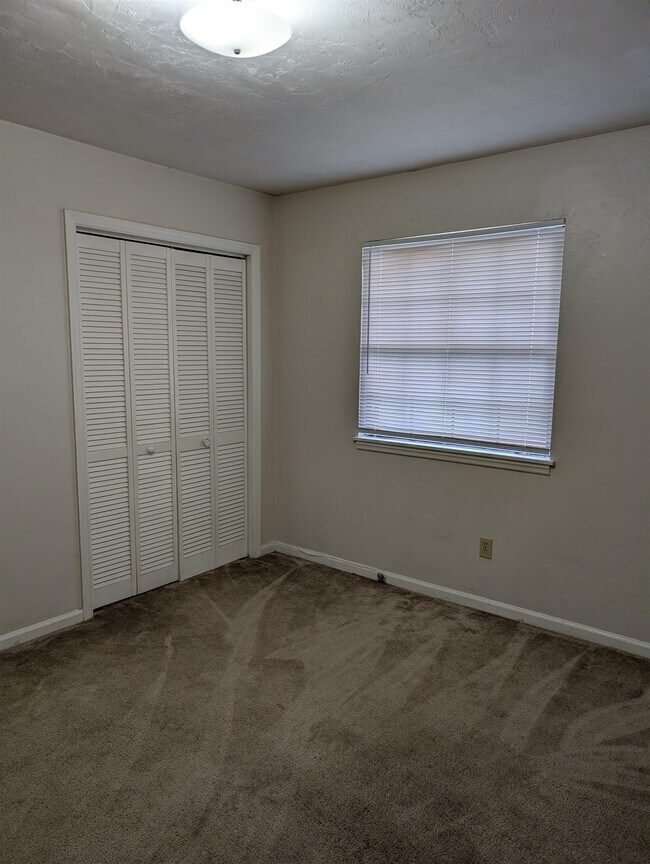 Building Photo - 671 Holyoke Ct