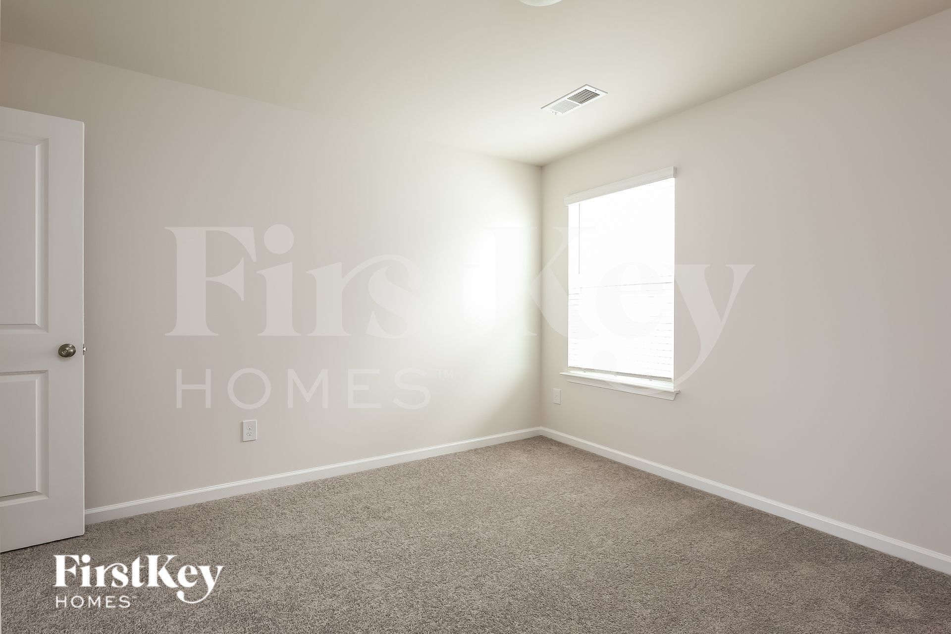 Building Photo - 525 Hillpark Ln