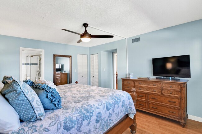 Building Photo - 3114 S Ocean Blvd