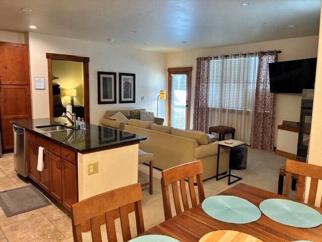 Building Photo - Summer Seasonal Rental - The Cache at Union Creek #3-101