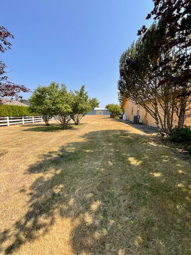 Building Photo - 11246 Airpark Ln SE
