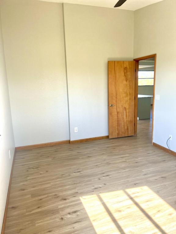 Building Photo - 1930 Como St