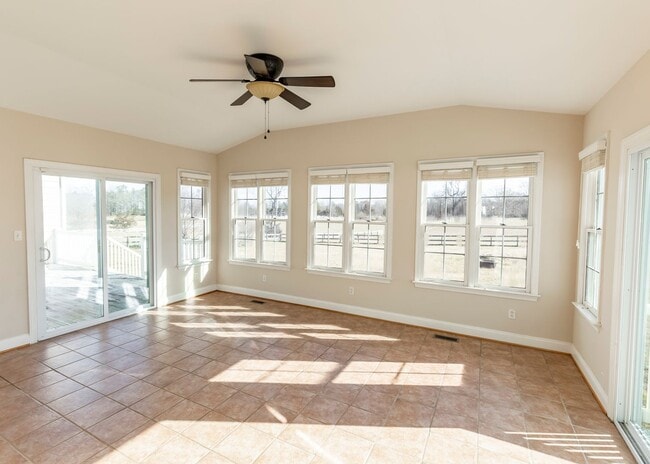 Building Photo - 5 bedroom home