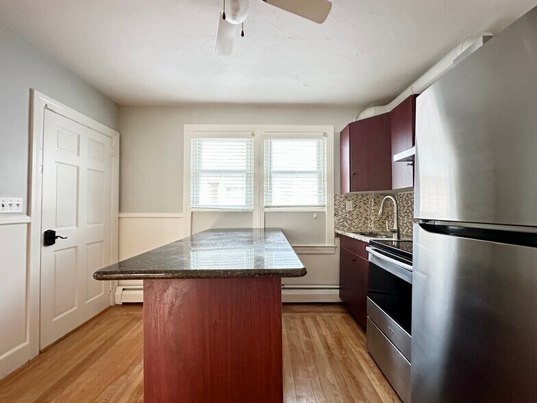 Building Photo - 419 Maple Ave
