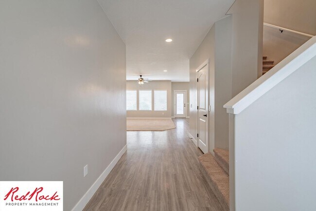 Building Photo - 4 Bedroom Spacious St. George Home with Large Backyard