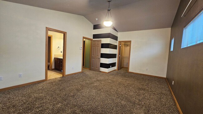 Building Photo - Large 4 Bed Home in Yelm