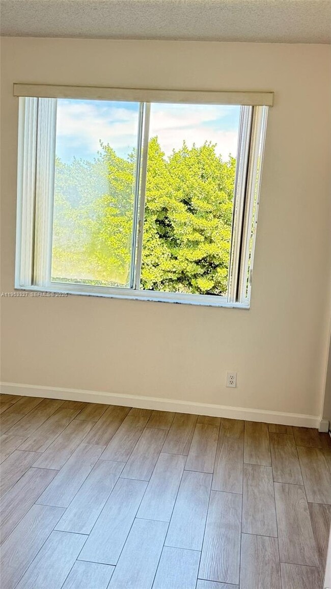 Building Photo - 16727 Hemingway Dr