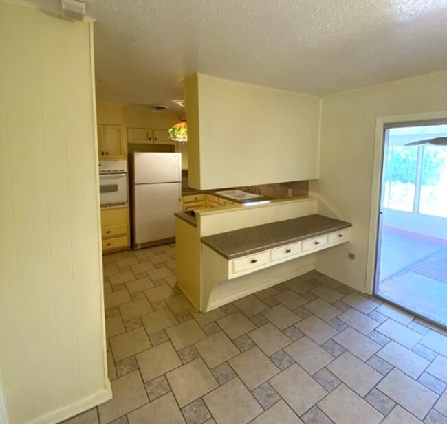 Building Photo - AVAILABLE NOW; APPLY AT OUR WEBSITE TODAY!!