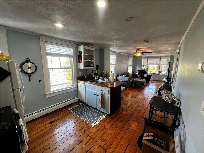 Building Photo - 235 Spring St