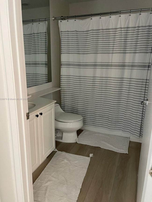 Building Photo - Beautiful 3 bedroom unit furnished for Ren...