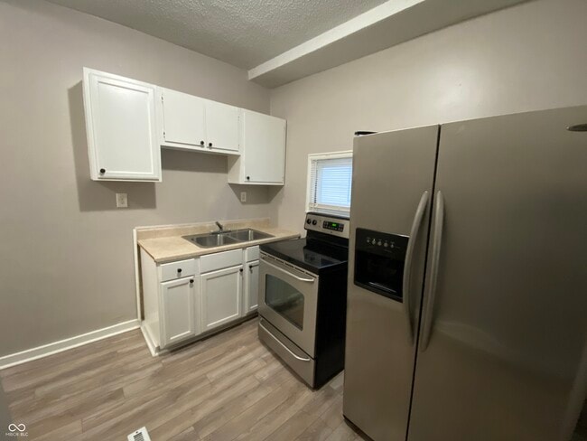 Building Photo - 326 N Elder Ave