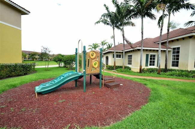 Building Photo - 6055 SW 19th Ct