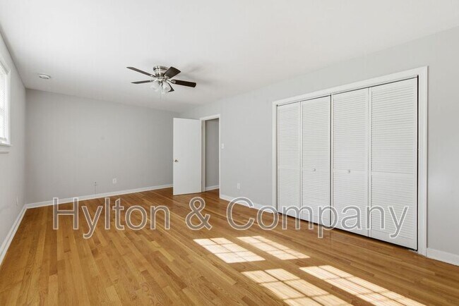 Building Photo - 3203 Delaware Ave