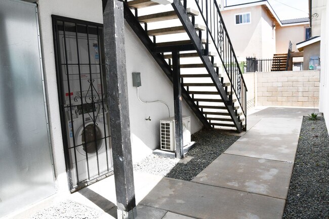 Building Photo - 994 Valencia St