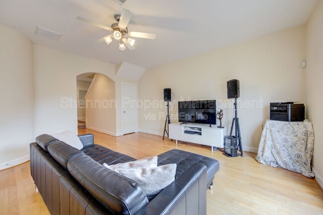 Building Photo - 3707 Main Poplar Dr