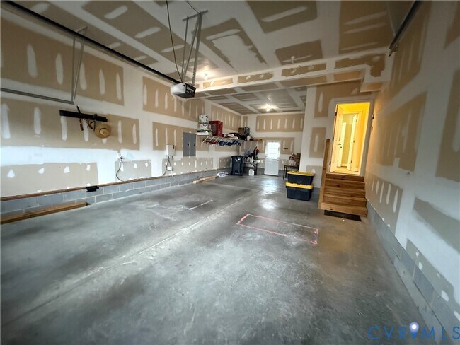 Building Photo - 512 Paddle Creek Dr