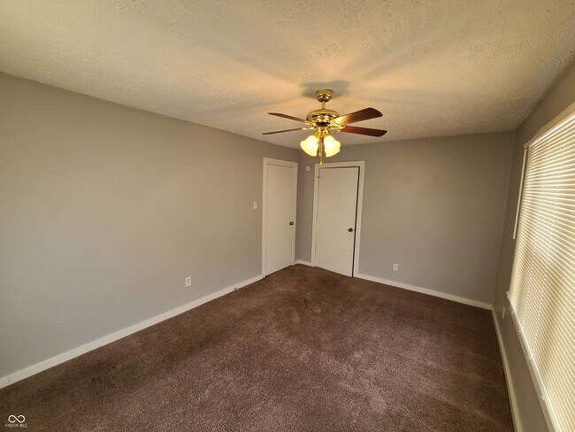 Building Photo - 143 W 35th St