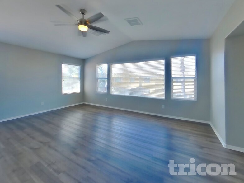 Building Photo - 34629 Foxberry Rd