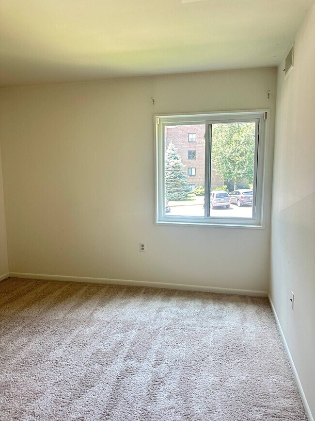 Building Photo - Spacious 2 bed 2 bath condo in Reston!