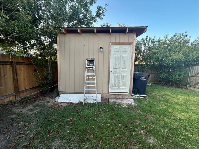 Building Photo - 108 Easy St