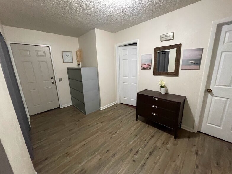 Building Photo - 7075 65th Way N