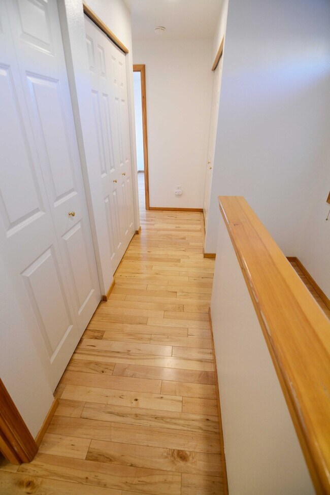 Building Photo - Midtown 3 Bed Condo with Bridger Views