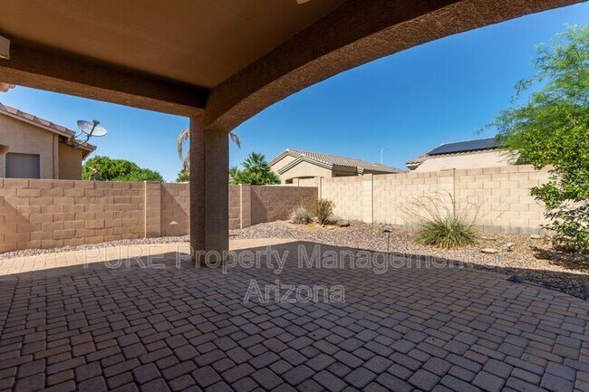 Building Photo - 737 S Sycamore Pl