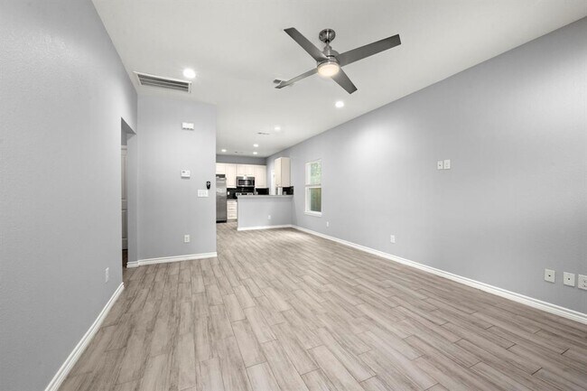 Building Photo - 16670 Meadowcroft St