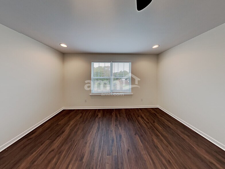 Building Photo - 108 Windyhill St