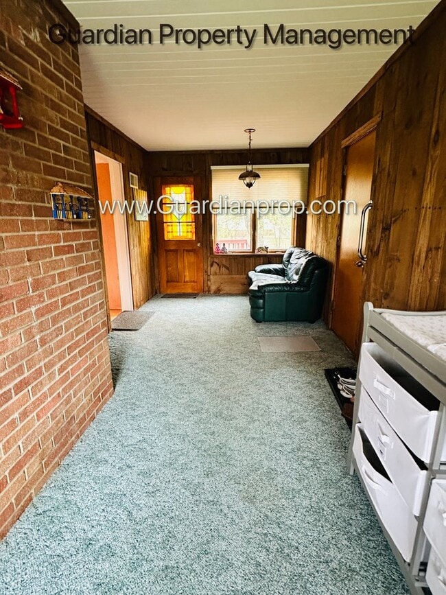 Building Photo - Edina Single Family Home, 2 Car Garage, Dishwasher, Hardwood Floors, Available January/Feb