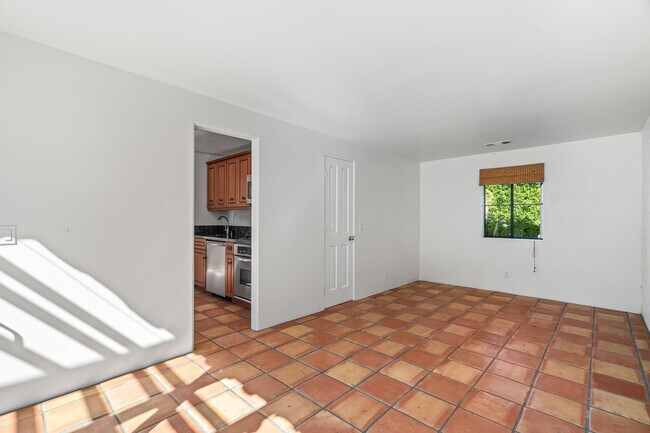 Building Photo - 839 N Avenida Olivos