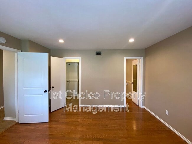 Building Photo - 6 1 Main Pl