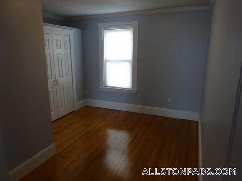 Building Photo - 57 Riverdale St