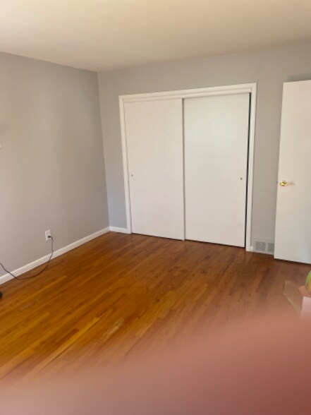 Building Photo - 355 Winchester Ave