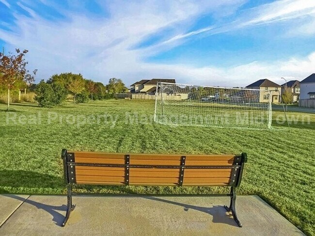 Building Photo - Charming spacious 2-story with a 2-car gar...