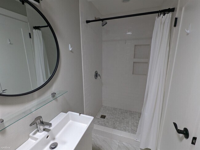 Building Photo - 4 br, 2 bath House - 610 Maywood Lane