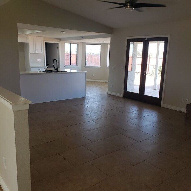 Building Photo - 13980 Mission St