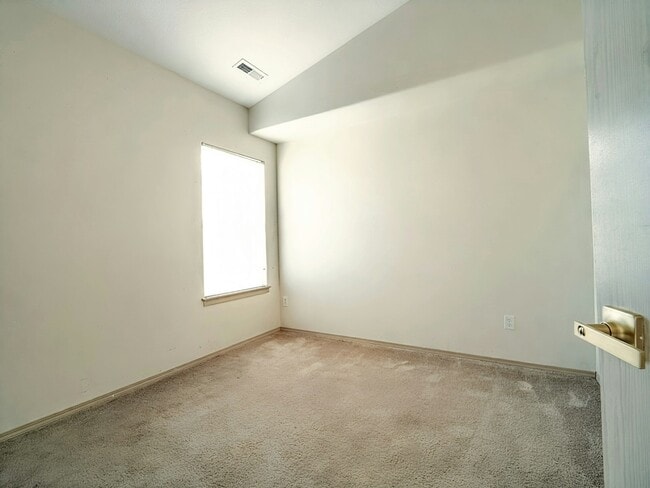 Building Photo - 16901 SE 6th St