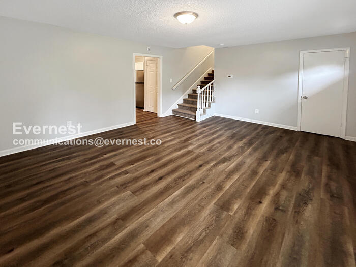 Building Photo - 542 Newcastle Rd