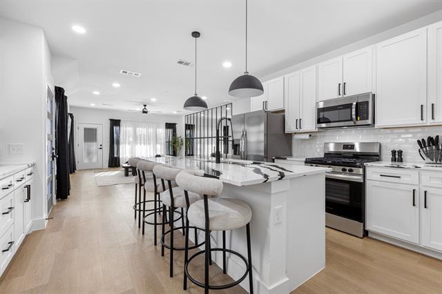 Building Photo - 1511 Barry Ave