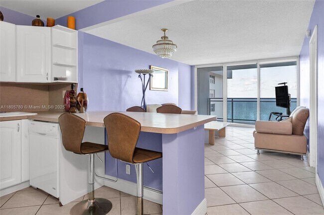 Building Photo - 2030 S Ocean Dr