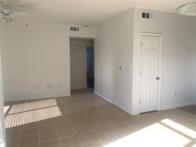 Building Photo - 2320 Gracy Farms Ln