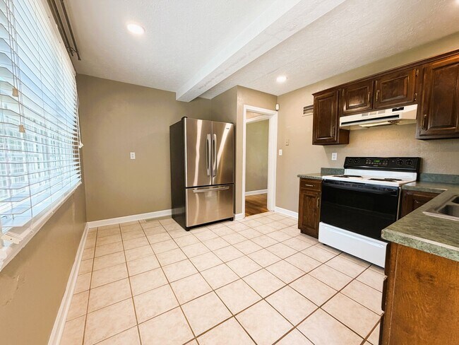 Building Photo - 217 Kewanna Dr