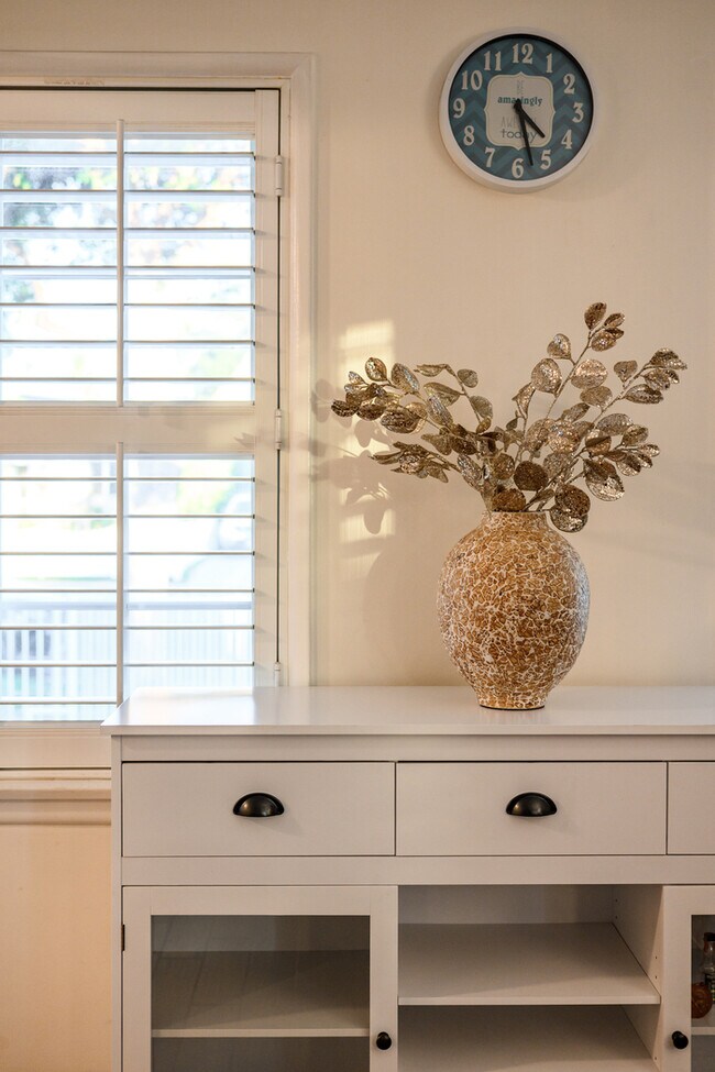 Building Photo - 1751 Belmont Ave