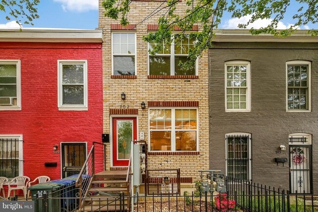 Primary Photo - 707 18th St NE