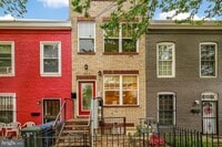 Building Photo - 707 18th St NE