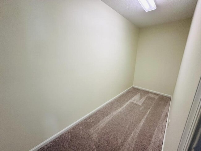 Building Photo - 3249 Fayette Dr